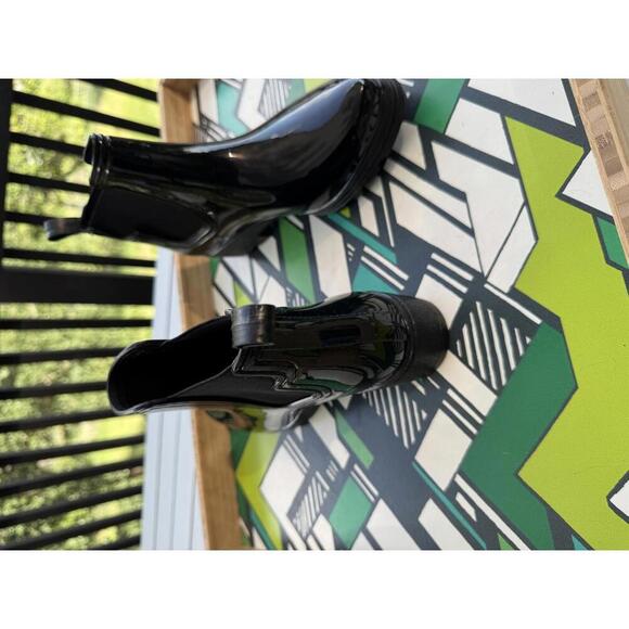 Stylish Black Glossy Chelsea Rain Boots Size 40 Womens - Picture 3 of 5